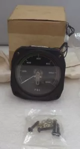 28 VOLT 0-1200 PSI METER w/MOUNTING HARDWARE, P/N 16960B - Picture 1 of 7