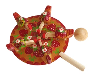 Jouet en bois doré avec les fraise-Jouet traditionnel russe peint à la main - Picture 1 of 1
