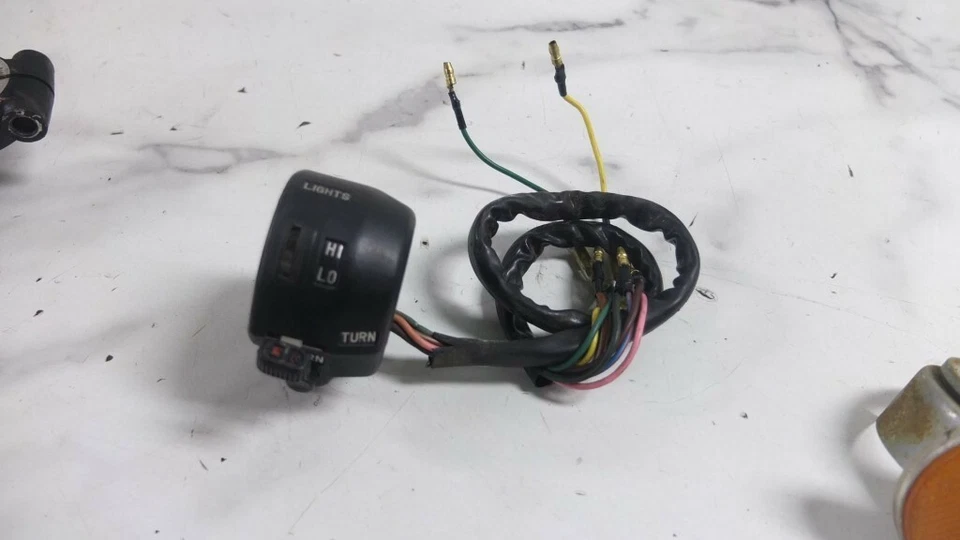 Interruptor de control eléctrico izquierdo 75 Yamaha RD200 RD 200 intermitente Foto 1 de 4