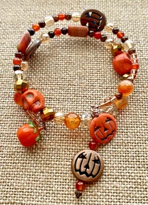 Orange Howlite Pumpkin, Skull, Antiqued Copper,Glass Beaded Wire Memory Bracelet - Picture 1 of 3