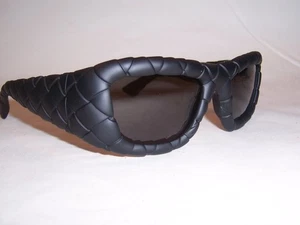 NUEVAS GAFAS DE SOL BOTTEGA VENETA BV 1303S 001 NEGRAS/GRISES 56 MM AUTÉNTICAS 1303 - Imagen 1 de 7