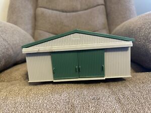 Ertl Farm Country Machine Shed Grey With Green Roof And Doors