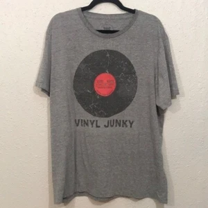 Vinyl Junky Stiff Kitty Studios Gray RARE Screen Print T-Shirt size XL - Picture 1 of 10