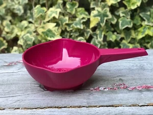 TUPPERWARE 1 Quart Colander Strainer with Handle White color Classic - Picture 1 of 2