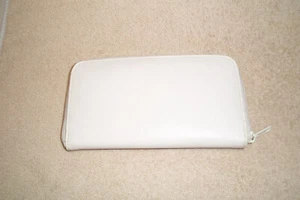 WHITE COLOR CLUTCH WALLET THREE COMPARTMENT one ZIPPERED 8 " Used - Picture 1 of 4