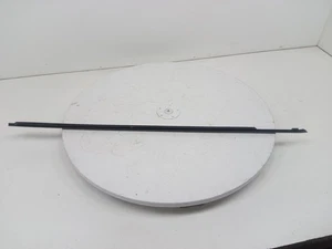 Chevrolet Camaro 2016-2024 puerta izquierda ventana sello meteorológico OEM - Imagen 1 de 5