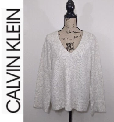 NUEVO CON ETIQUETAS CALVIN KLEIN JEANS Suéter Cuadrado Cuello en V Mezcla Alpaca Gris Hielo Brezo Grande Foto 1 de 4