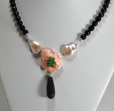 COLLANA IN ARGENTO 925 ONICE INCISO FIORE DI CORALLO ROSA E SMERALDI   AGLN 0290 - Immagine 1 di 4