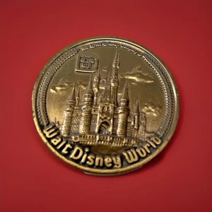 Rare Vintage Walt Disney World Bronze Coin Magic Kingdom Circa 1980 Two Sided - Picture 1 of 5
