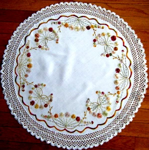 Antiker Topper ARTS &CRAFT umarmte Seide Blumenmuster auf Leinen Häkelspitze Saum - Bild 1 von 9