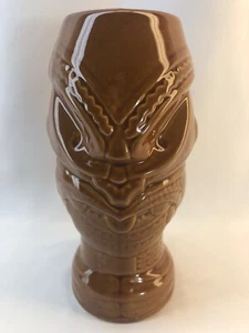 Taza Tiki DW136B Head Hunter marrón esmaltada, excelente estado - Imagen 1 de 6