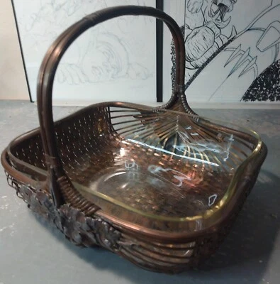 Винтажная плоская металлическая плетеная стальная корзина | деталь виноградного листа и стеклянная вставка | 8 дюймов - Изображение 1 из 4