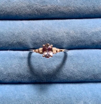 Anillo de diamantes de tanzanita verde/pavo real en platino sobre SS-talla 8 (,85 quilates) Foto 1 de 4