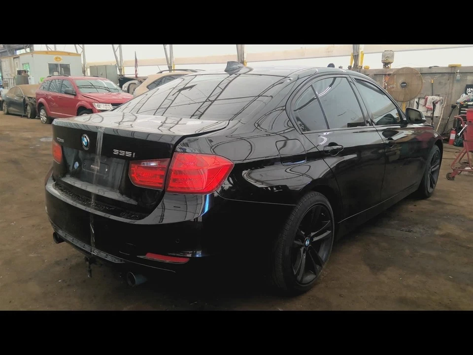 (LOCAL PICKUP ONLY) Rear Bumper Sedan Sport With Park Assist Fits 12-15 BMW 335i - Imagem 1 de 4