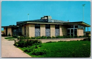 Vintage Topeka Kansas KS Turnpike Restaurant nahe Autobahnkreuz 1950er Ansicht Postkarte - Bild 1 von 2