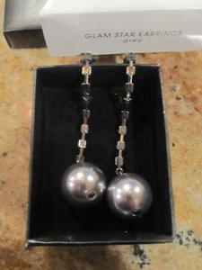 AVON GLAM STAR EARRINGS ~~GREY - Picture 1 of 2