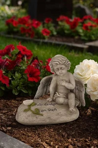 Trauerfigur Engel auf Spruchstein – Wir Denken an Dich |Grabengel Trauerfigur - Bild 1 von 6
