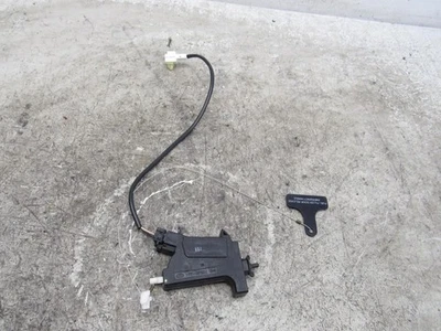 2010 2016 Hyundai Genesis coupe fuel gas tank filler door lock actuator latch OE Foto 1 de 4