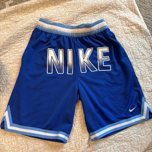 Nike Youth Boys Size XL Blue Loose Fit Shorts With Pockets - Picture 1 of 8