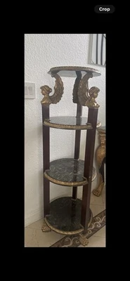 Antiguo Étagère neoclásico con bustos alados dorados y estantes de mármol Foto 1 de 4