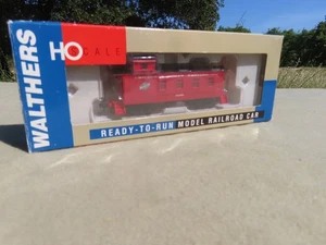 HO Walthers 30' 4 Window Caboose CHICAGO & NORTH WESTERN #10481 Model #932-7561 - Picture 1 of 5