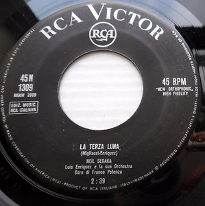 NEIL SEDAKA sings in ITALIAN 45 LA TERZA LUNA / IL RE DEI PAGLIACCI vg RCA F375 - Picture 1 of 2