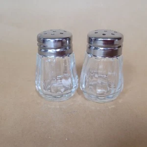 Small Salt and Pepper Shakers set Clear Silver - Picture 1 of 5