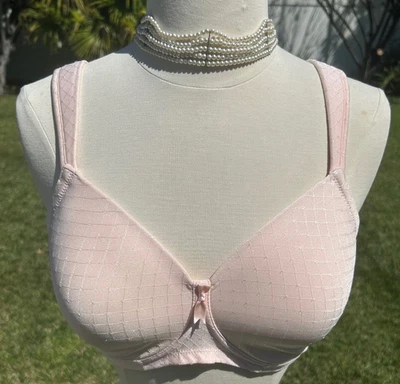 NWT-Amoena "Cara" #44914 Seamless, Moulded Cup, Non-Wire, Pocketed Surgical Bra - Image 1 of 4