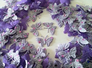 50 Farfalle a pois glitterate in tessuto lilla per card, scrapbooking e matrimonio - Foto 1 di 1