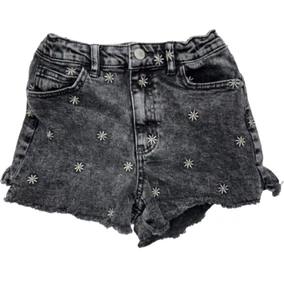 ART CLASS WOMEN'S DENIM CUT-OFF SHORTS SZ L BLACK EMBROIDERED FLORAL FLOWER - Picture 1 of 10