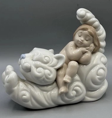 NAO Lladro Porcelain Figurine Kitten Dreams Baby Girl Hand Made in Spain 1525 - Image 1 of 4