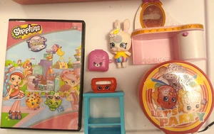 Shopkins Zubehör Konvolut (DVD, Sparschwein, Shopkin Kaninchen Puppe, mehr) - Bild 1 von 1
