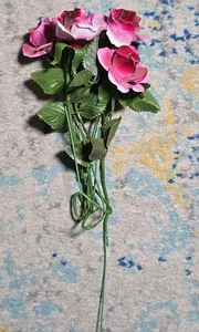 4 Vintage Porzellan Rosenblumen mit Kunststoffstielen rosa rot 12 Zoll - Bild 1 von 5