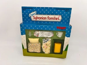 Vintage Sylvanian Families Baby Kleidung Set Singor Tomy 1987 Neu im Karton 3132 - Bild 1 von 6