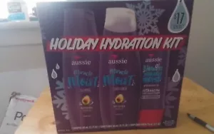 Aussie Holiday Hydration Shampoo,Conditioner & Detangler Hair Care Gift Set - Picture 1 of 2
