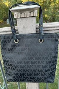 Michael Kors Bucket Bag/Purse - Picture 1 of 7