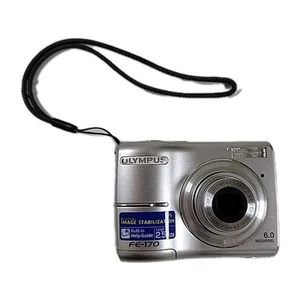 La fotocamera digitale compatta Olympus FE-170 da 6 MP funziona con tono argento testato - Foto 1 di 9