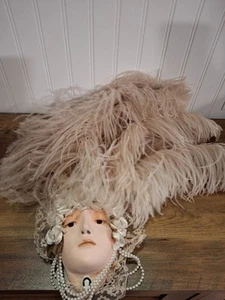 Vintage 1987 Handarbeit Keramik Wand Dame Gesichtsmaske Federn Kamee Perlen Spitze - Bild 1 von 9