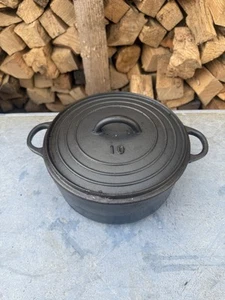 Vintage Black Cast Iron Casserole Oven Dish Cooking Pot - Picture 1 of 9