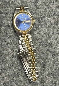 Seiko Uhr Damen Silber Gold Bicolor Blaues Zifferblatt Datumsfenster. Braucht Akku - Bild 1 von 5