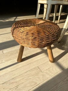 Grande sgabello treppiede in vimini vintage Tony Paul - Foto 1 di 13