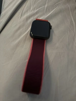 Apple Watch SE (GPS 44mm) Space Gray Aluminum - Image 1 of 4