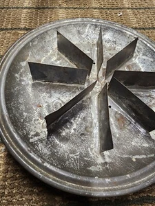 Funda de lata con cortadores de pasteles de la señora Wagner rara - Imagen 1 de 10