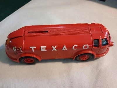 ERTL Texaco Die Cast Bank "Doodle Bug" 1934 Diamond T Tanker Model B195 1994 - Image 1 of 4