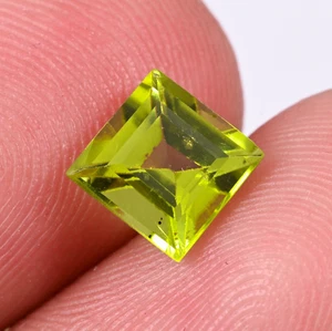 AAA Natural Peridot Square Shape Faceted Cut Loose Gemstone 1.35 Ct 6X6X4 mm - Picture 1 of 3