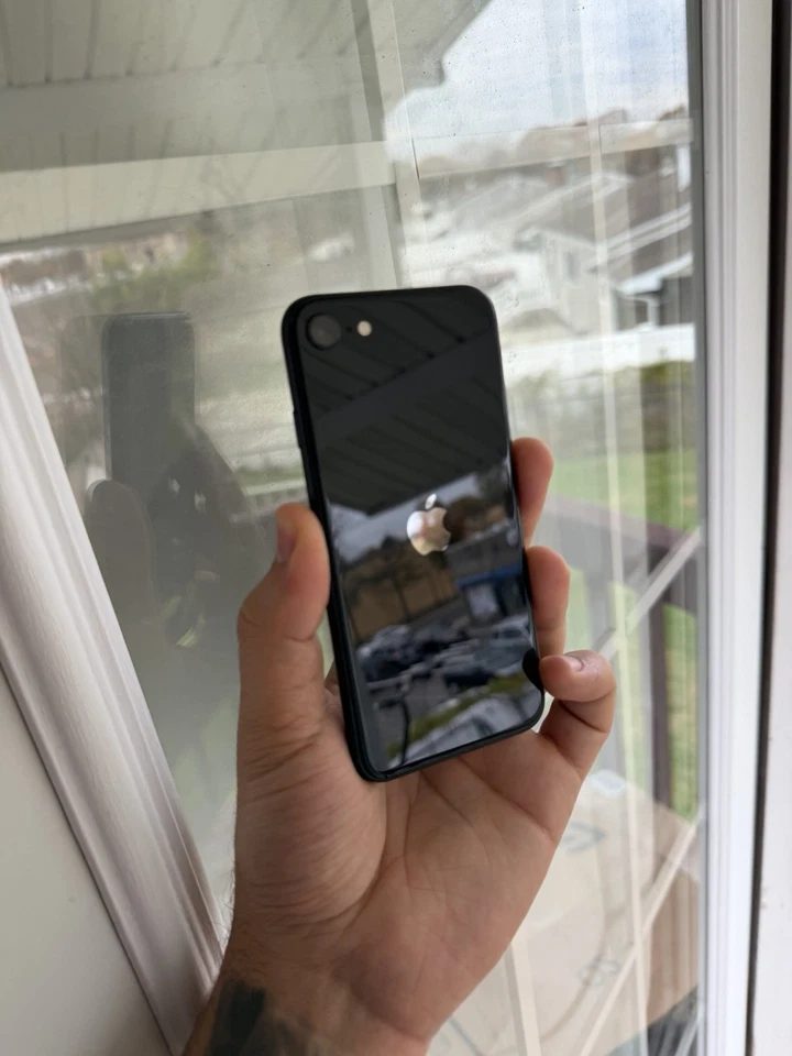 Apple iPhone SE (3rd Generation, 2022) Unlocked Smartphone - Image 1 of 4