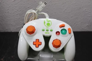 Yoshi Wired Fight Pad Controller Nintendo Wii GameCube Style Official 085-006 - Picture 1 of 4
