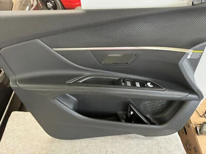 Revestimiento puerta delantera izquierda PEUGEOT 3008 desde 2016 - Imagen 1 de 3