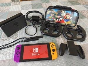 Nintendo Switch Konsole, Gebraucht mit Extras ohne Spiele - Bild 1 von 11