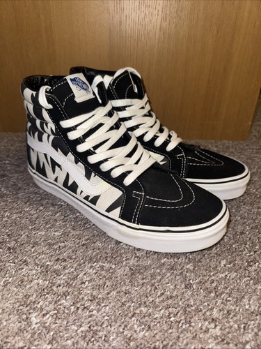 Scarpe da skate alte Vans Sk8 Hi nere bianche con motivo zig zag